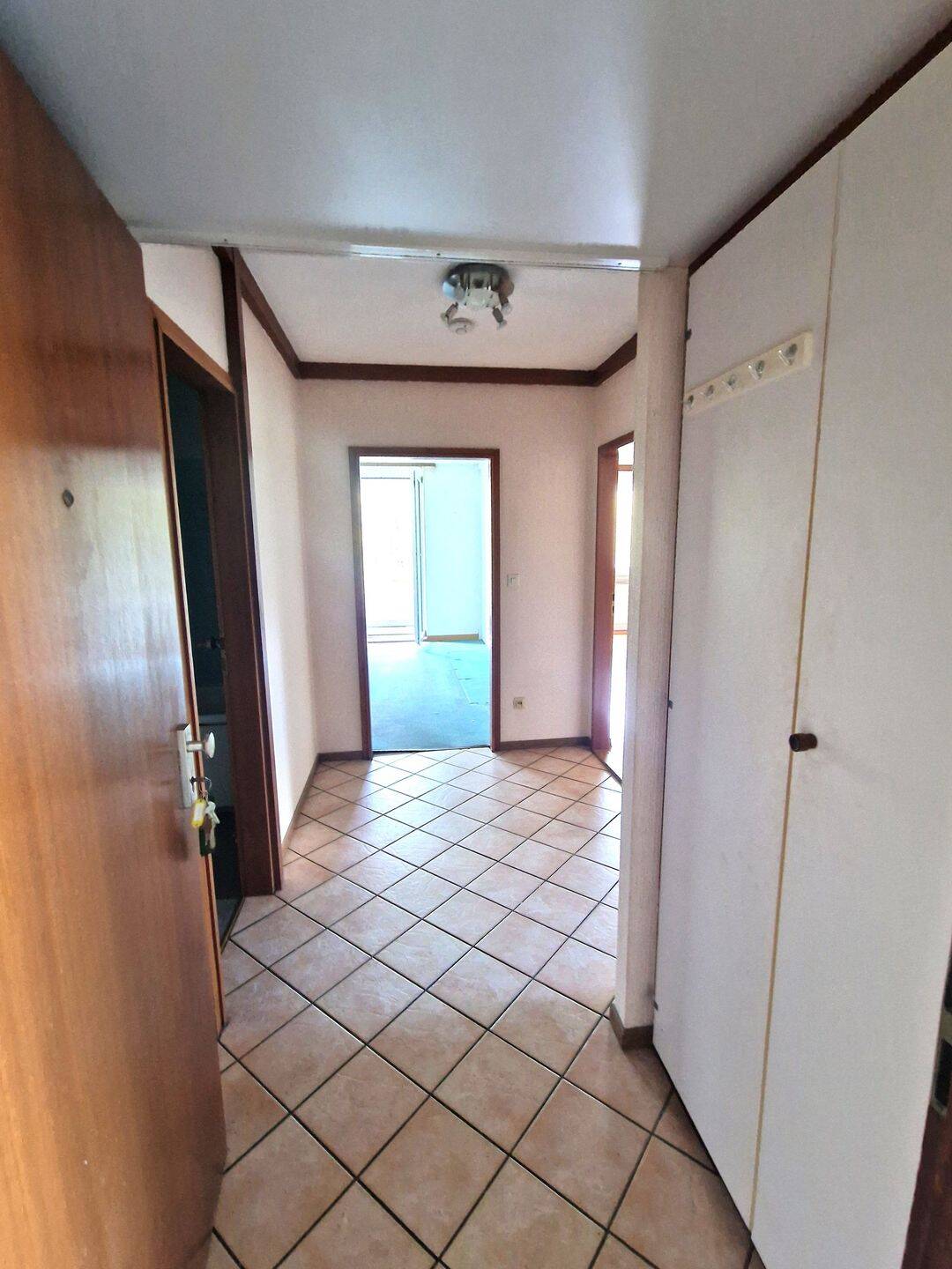 IMWRC – Uellendahl-Katernberg bietet 2-Zimmer-ETW mit großer Loggia und grünem Ausblick! – Wuppertal – Vorschaubild 2