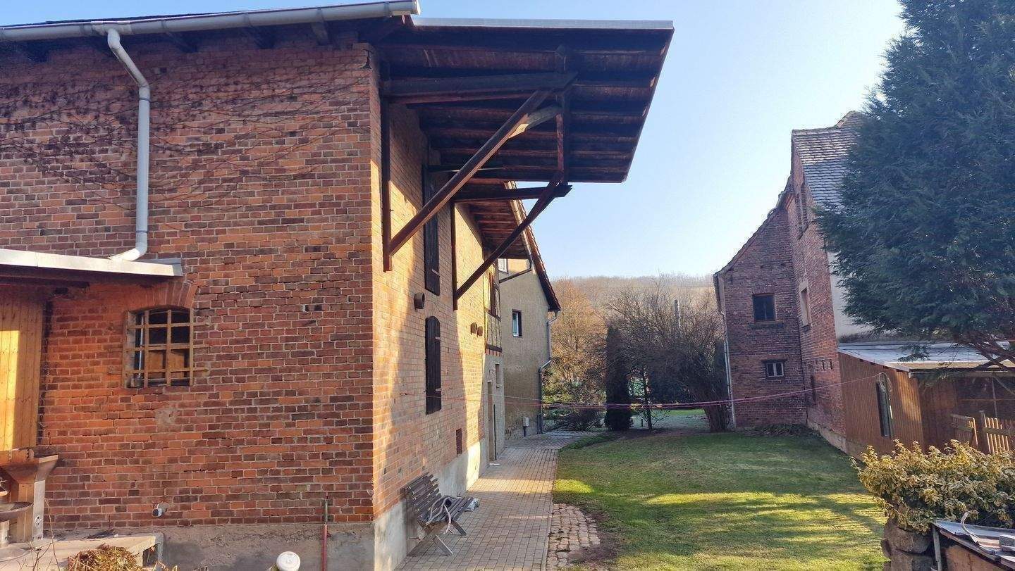 Gepflegtes Bauernhaus auf wunderschönem Grundstück mit Badeteich in Camburg – Naumburg (Saale) – Vorschaubild 3