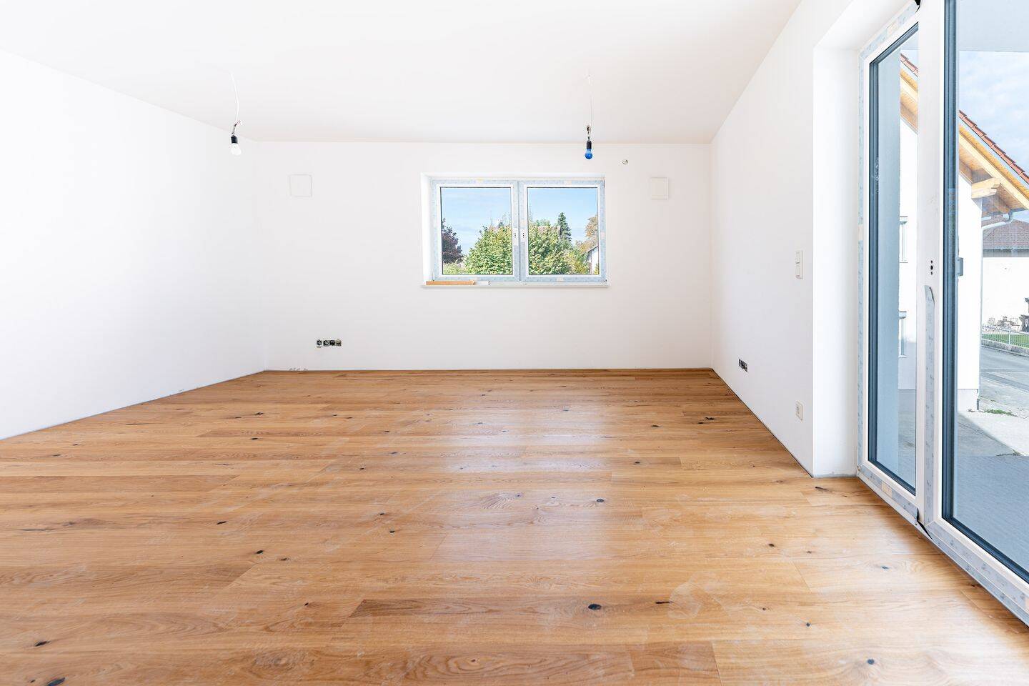 Neubau KfW 40 - Großzügige und barrierefreie 3-Zimmer-Wohnung mit Terrasse und Privatgarten -