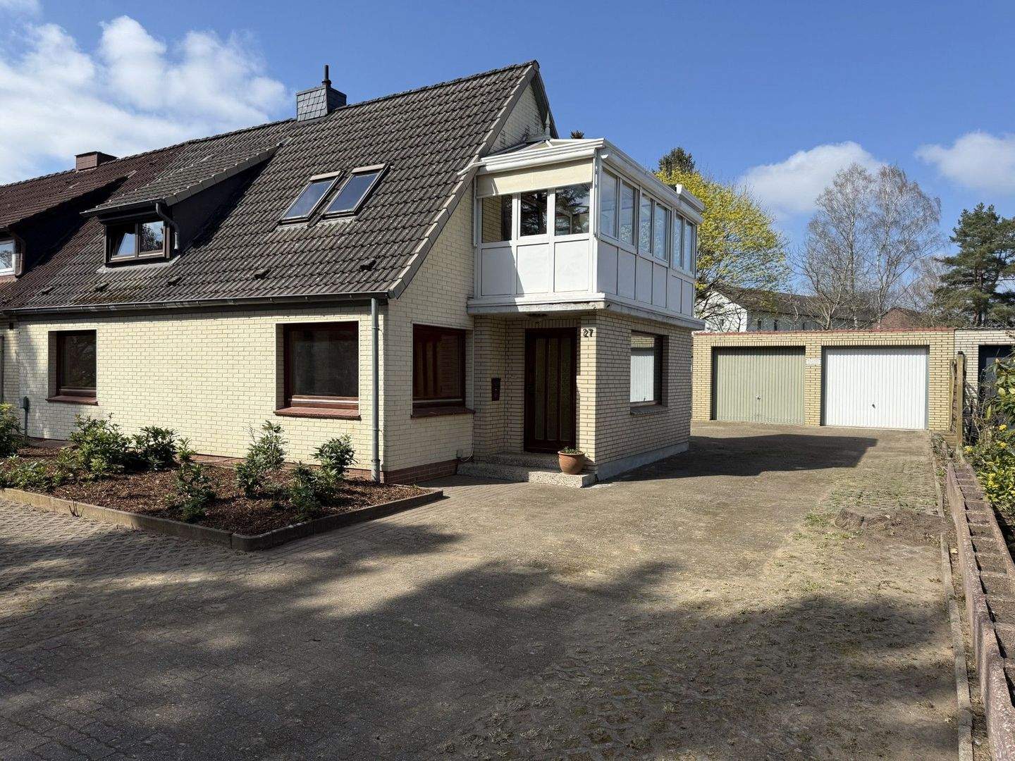 Doppelhaushälfte mit Potenzial von Privat – Norderstedt – Bild 1 von 9