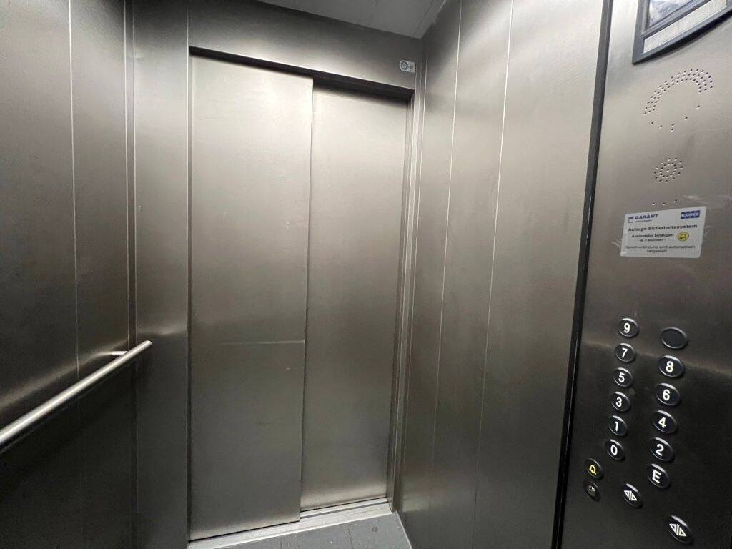 Single-Bude mit Einbauküche & Dusche & Balkon & Aufzug – Chemnitz – Vorschaubild 2