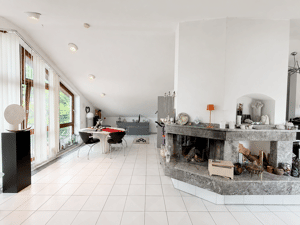 Großzügiger Wohntraum! Interessante 3,5 Zimmer-Wohnung mit 2 Balkonen, Dachterrasse und Stellplatz!