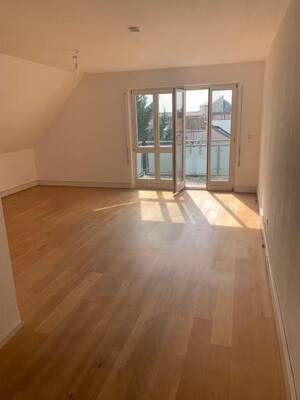Helle 2-Zimmer-Dachgeschoss-Wohnung mit Stellplatz im Parkhaus in Büchenbach, David-Morgenstern-Weg – 91056 Erlangen – Vorschaubild 2