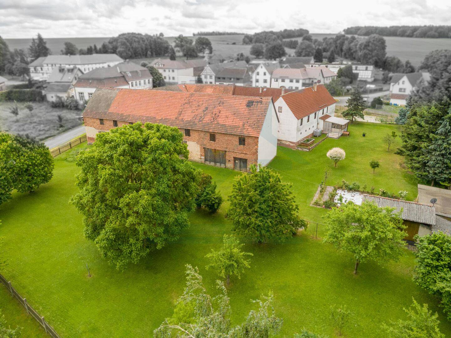 Wohnen, Arbeiten & Hobby im XXL-Format: Historischer Vierseitenhof mit riesigem Potenzial – Tömmelsdorf – Vorschaubild 3