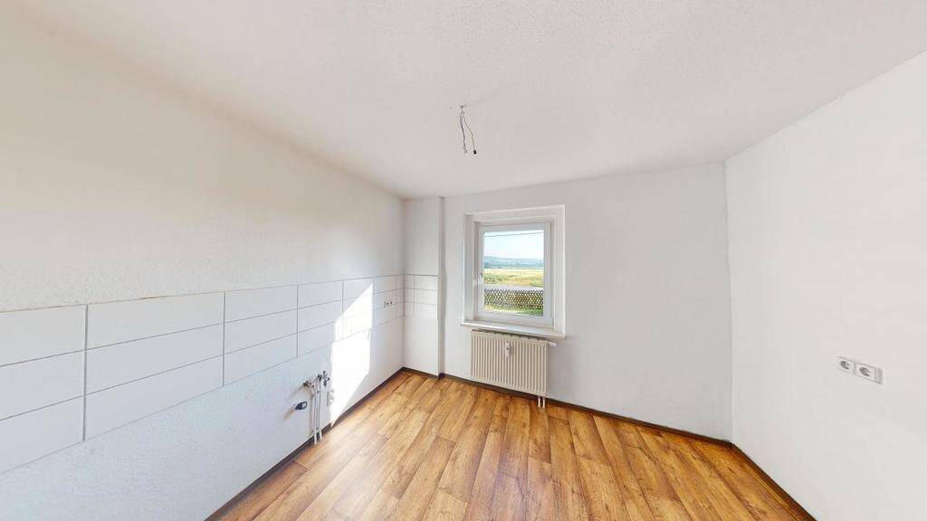 Ländlich gelegene 3-Raum-Wohnung mit Tageslichtbad