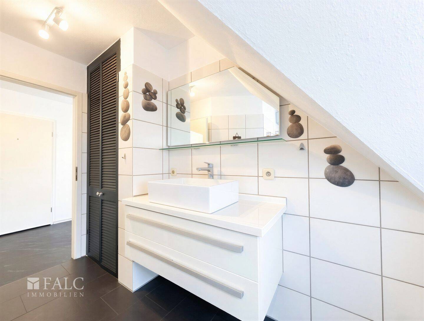 Licht, Raum und Galerie: Stilvolle Maisonette-Wohnung mit Westbalkon! – Wuppertal – Vorschaubild 5