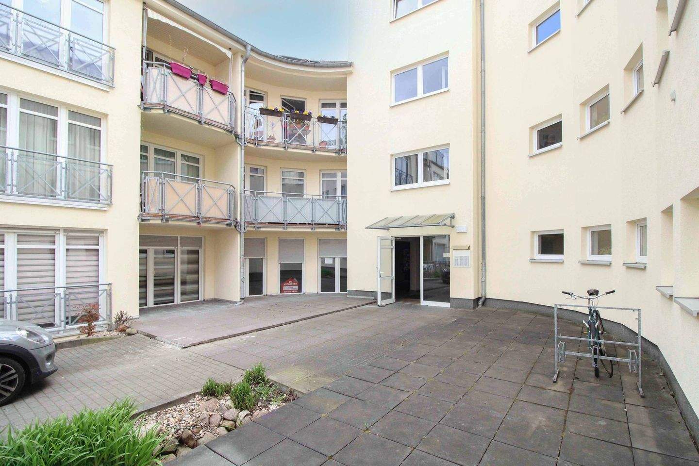 Bequem leben: Altersgerechte Wohnung mit Aufzug und sonnigem Balkon – Magdeburg – Bild 1 von 5