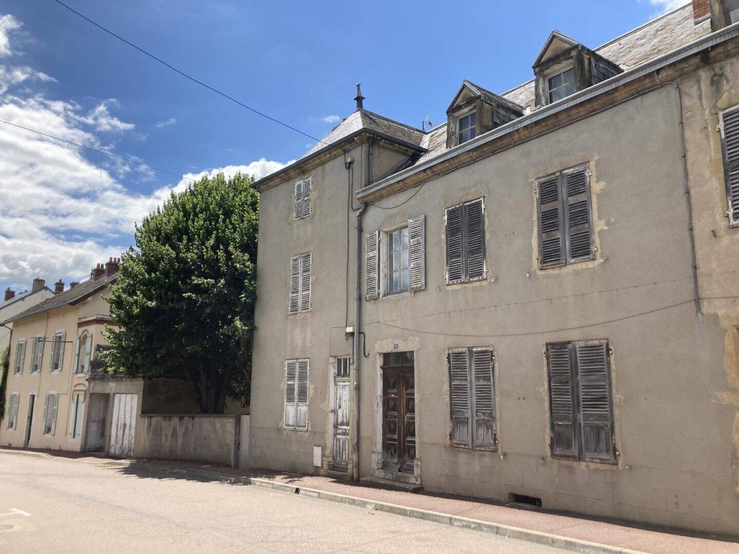 Maison 7 pièces 219 m² · à La Clayette · 219 m² · 139 500 €