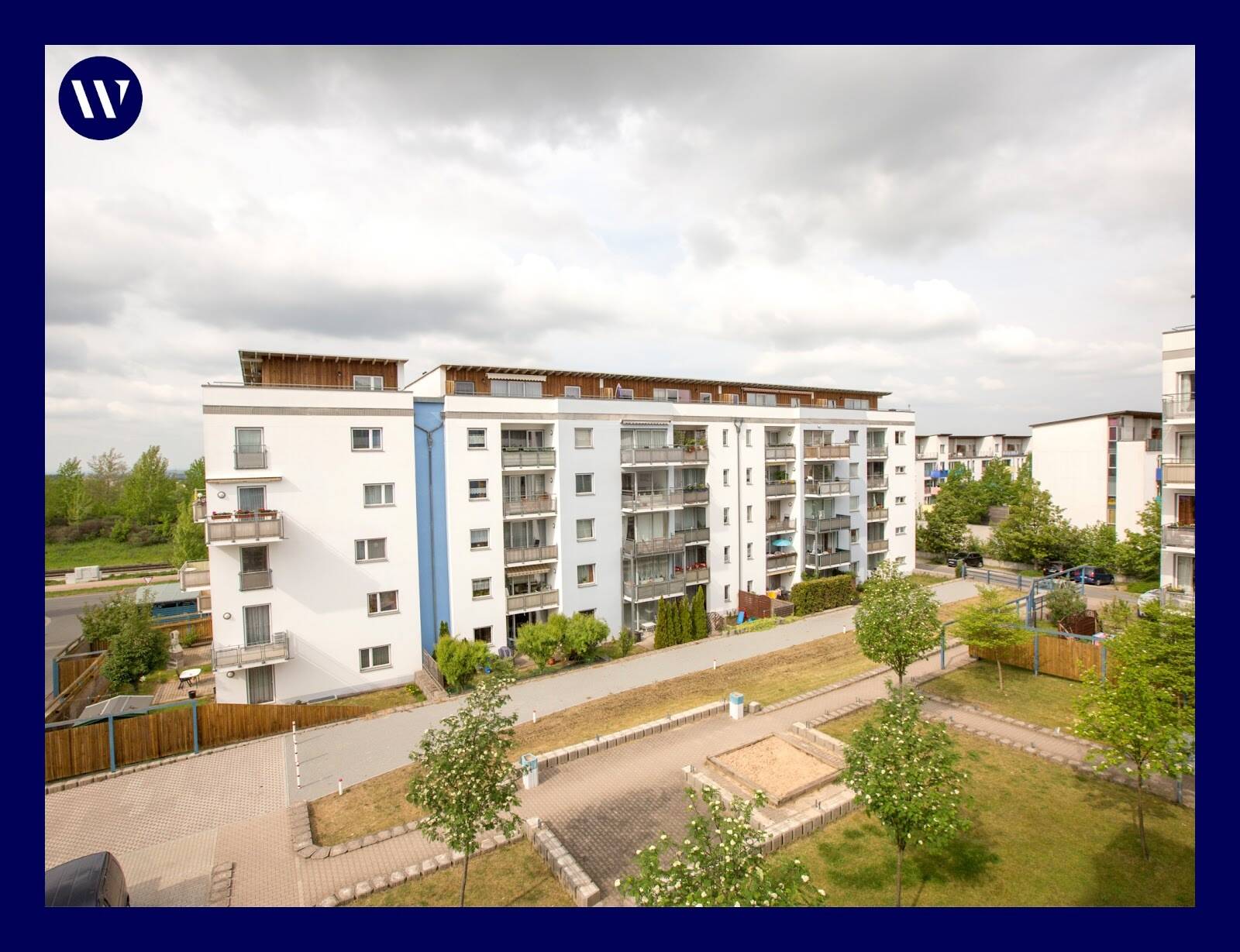 ... mit Terrasse und Garten: 2-Zimmer-Wohnung, guter Schnitt  Parkett  Wannenbad