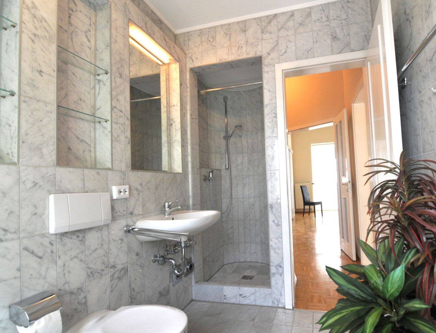Sonnige 2 Zimmer-Wohnung mit Atelier-Flair und großem Balkon – Ingolstadt – Vorschaubild 4