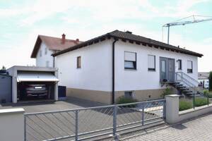 Freistehender Bungalow mit Garten, Garage, ELW und großzügigem Grundstück in Groß-Rohrheim – 68649 Groß-Rohrheim – Vorschaubild 2
