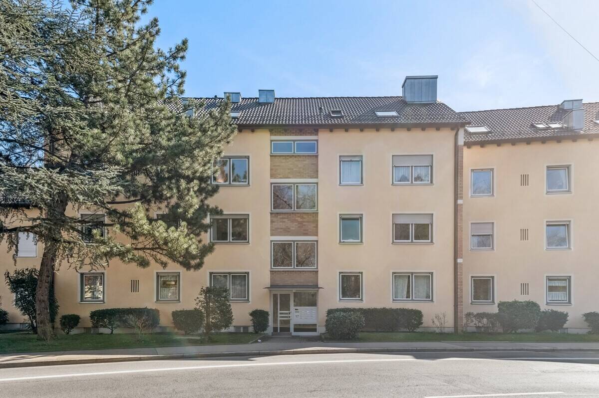 4-Zimmer-Wohnung nahe City-Galerie - mit Balkon, Grünblick und gemeinschaftlicher Poolanlage – Augsburg – Vorschaubild 3