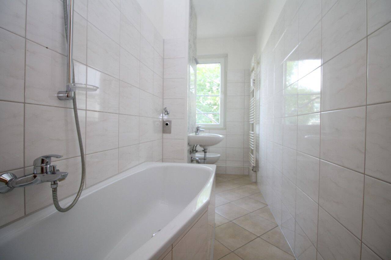 Ideal geschnittene Zweiraumwohnung, Balkon, beste Einkaufsmöglichkeiten – Leipzig – Vorschaubild 2