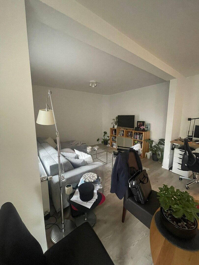 Renovierte 2-Zimmer-Wohnung mit Balkon, Aufzug & Einbauküche in zentraler Lage von Düsseldorf