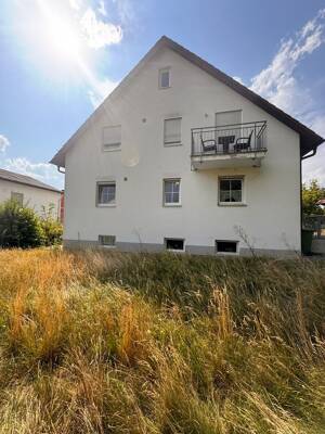 3-Zimmer-Erdgeschosswohnung mit Terrasse, Gartenanteil, Garage & Stellplatz in Regenstauf – 93128 Regenstauf – Vorschaubild 2