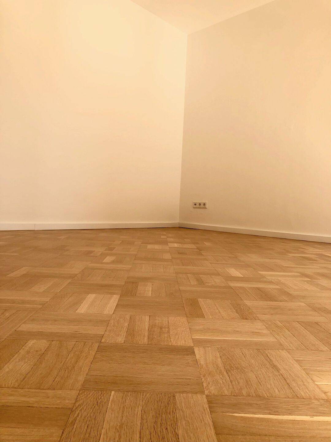 Kernsanierte, helle 3 Zimmer Wohnung mit Balkon und Aufzug im Zentrum, seniorengerecht – Mönchengladbach – Vorschaubild 4