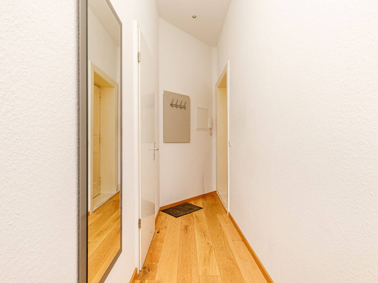 Villa Marta - Ruhig gelegenes Pied-à-terre mit Aufzug fußläufig zum Ludwigkirchplatz & Ku'damm – Berlin – Vorschaubild 6