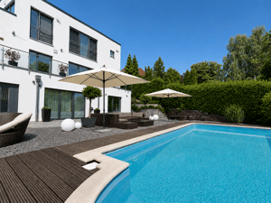 Exklusive und luxuriöse Villa mit Pool und Einliegerwohnung am Naturschutzgebiet Hamburg-Boberg! - Moderne Eleganz mit stilvoller Architektur, großzüg – 21033 Hamburg – Vorschaubild 1