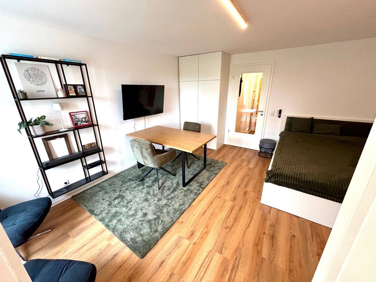 Erstbezug nach Komplettmodernisierung | Hochwertig möbliertes Design-Apartment | All-Inclusive-Miete – Leipzig – Vorschaubild 3