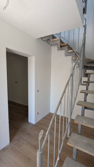 Erstbezug nach Kernsanierung: Energieeffiziente 70 m² Wohnung mit Balkon & Garage in Mutterstadt – 67112 Mutterstadt – Vorschaubild 2