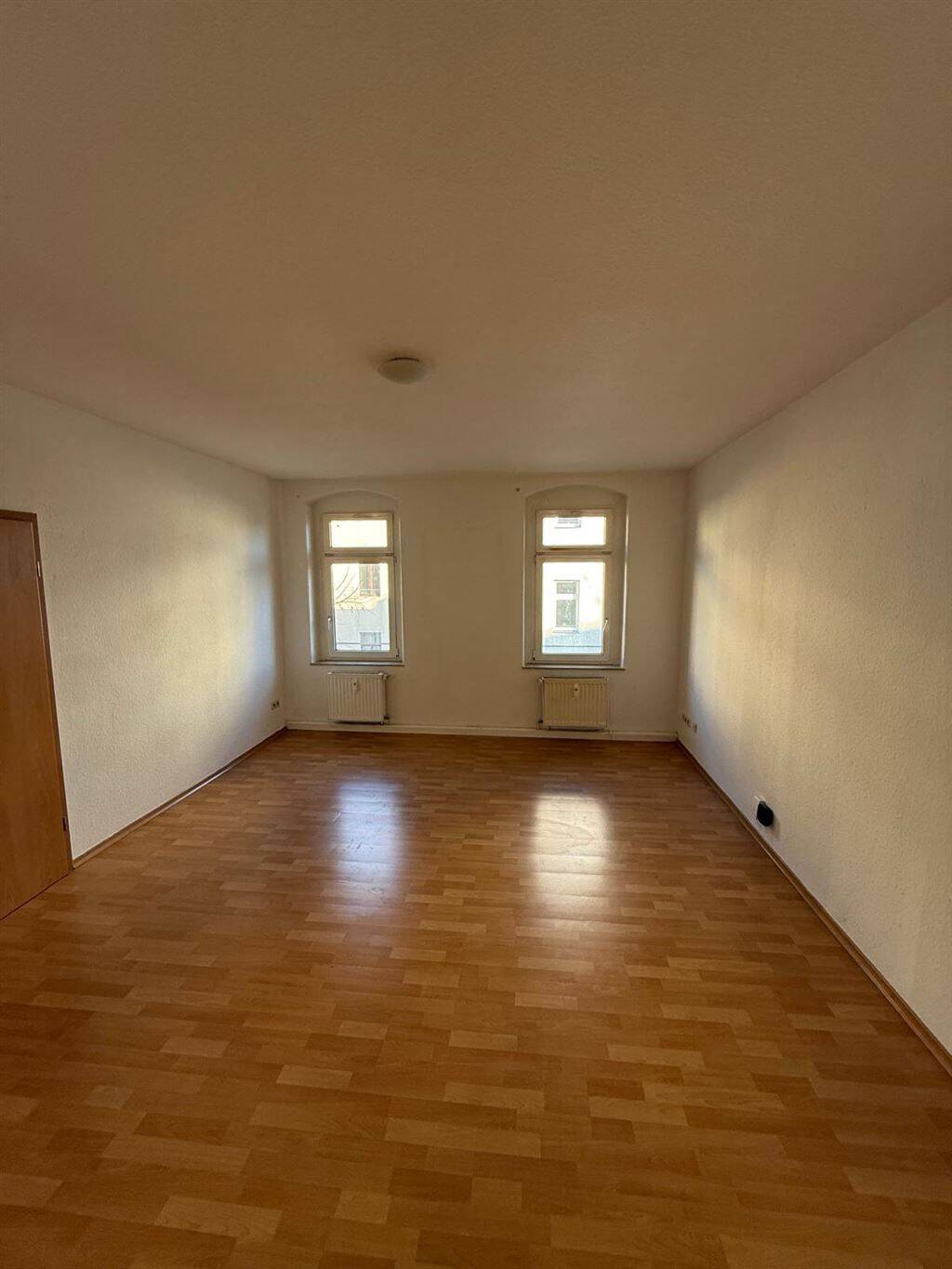 Großzügige Hinterhaus 2-Zimmer mit Laminat, EBK und Wannenbad in uninaher Lage! – Chemnitz – Vorschaubild 7