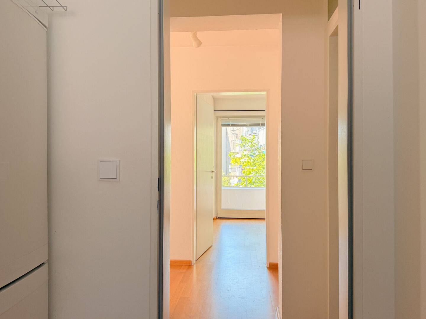 Großzügige 3-Zimmer-Wohnung mit Sonnenterrasse in begehrter Lage der Maxvorstadt mit TG-Stellplatz – München – Vorschaubild 7