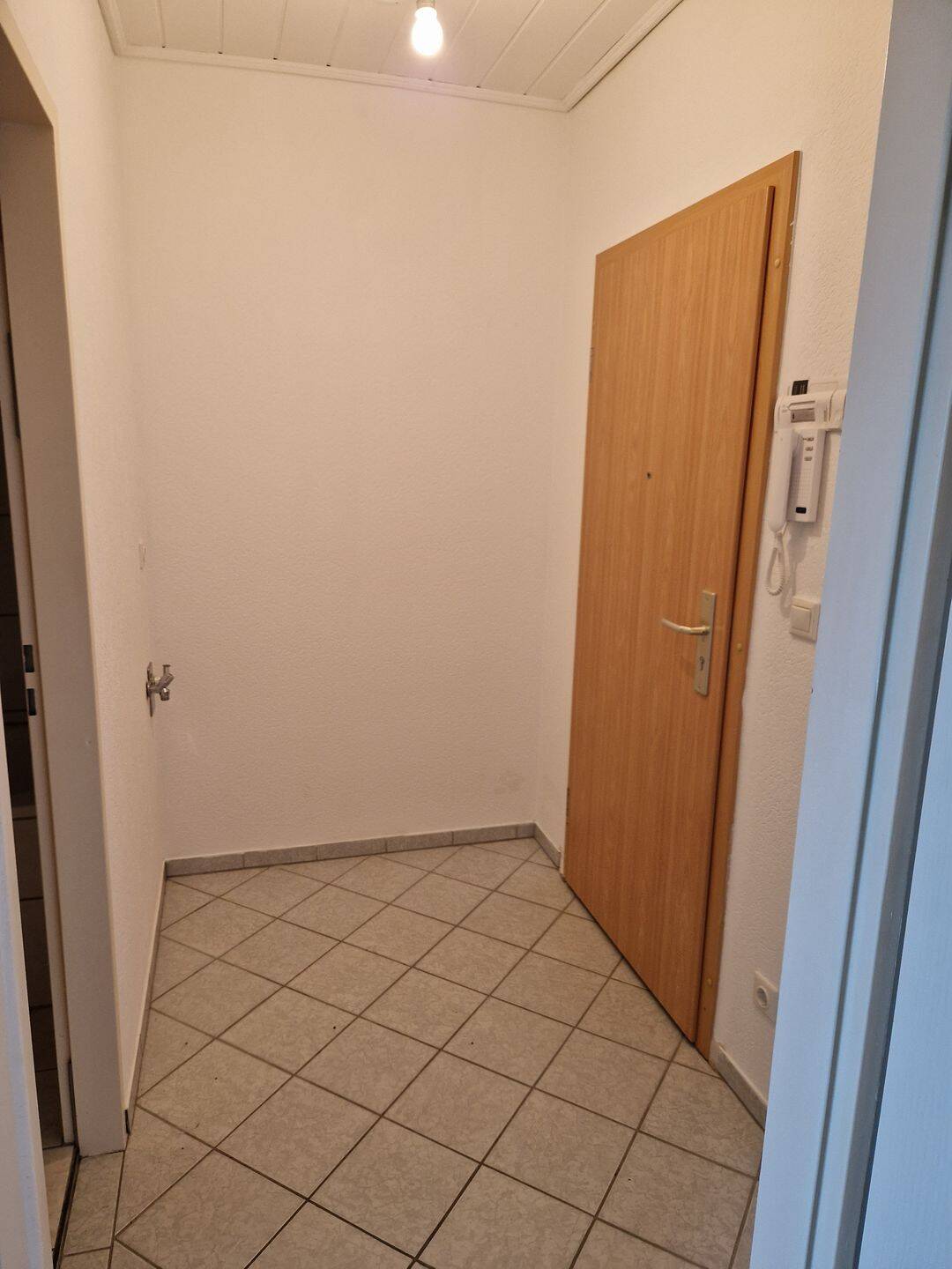 Gemütliche 1-RW mit Balkon und Stellplatz zu vermieten! – Teutschenthal – Vorschaubild 2