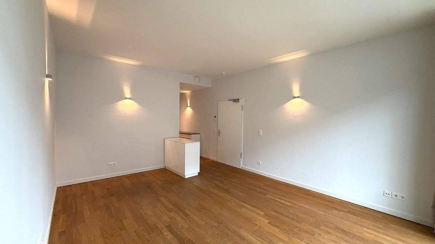 Stilvolle 2-Zimmer-Wohnung mit Loggia, Tiefgarage & Dachterrasse mit Blick auf Elbphilharmonie und Michel – Hamburg – Vorschaubild 4