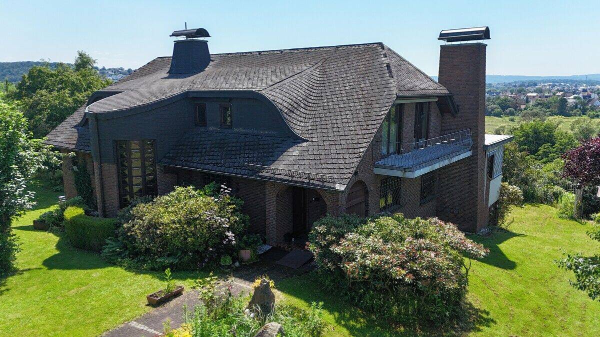 Exklusive Wohnimmobilie mit zusätzlichem Gäste- oder Wohnhaus auf großzügigem Parkgrundstück