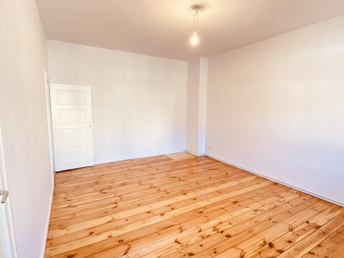 Sanierte 4-Zimmer-Altbauwohnung mit Traumgarten & Zugang zu den Ceciliengärten – Berlin – Vorschaubild 7