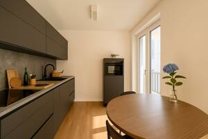 Bezugsfrei: Luxus-2-Zimmer-Neubauwohnung mit 2 Balkonen nahe East Side Gallery & Spree – 10243 Berlin – Vorschaubild 3