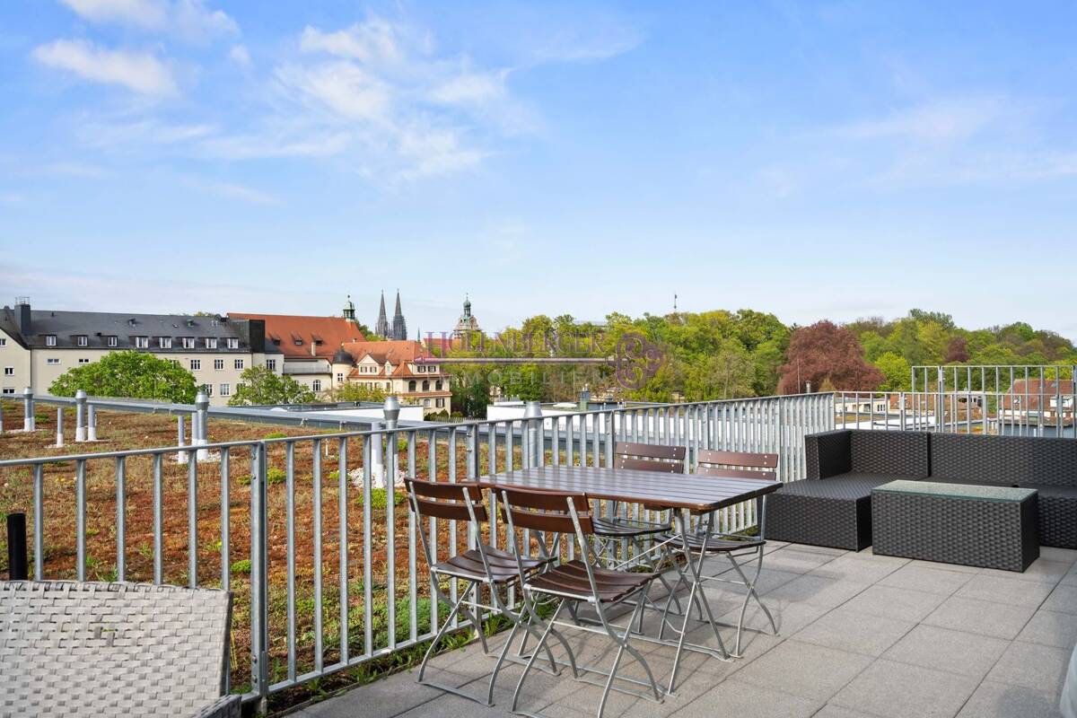 Traumhaftes Penthouse mit großzüziger Dachterrasse und Blick auf den Regensburger Dom! – 93047 Regensburg – Bild 1 von 9