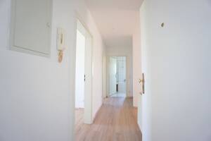 Frisch renovierte 3-Zimmer-Wohnung mit Südbalkon und Einbauküche - ideal für Singles oder Paare – 91126 Schwabach – Vorschaubild 5