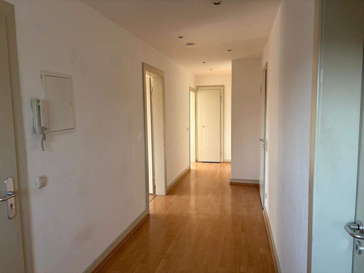 Gemütliche und top geschnittene 2 Zimmer Wohnung mit Balkon im 3 Parteienhaus ! Traumhaftes Wohnen direkt am Grenzlandstadion und Fachhochschule ! – Mönchengladbach – Vorschaubild 5