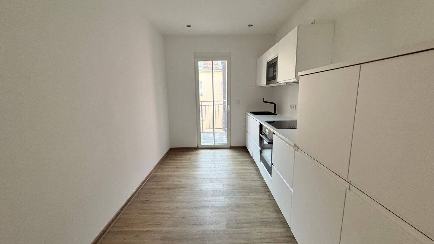 Gostenhof ! Helle chice u. moderne 2-Zi.-Maisonette-Whg. 52 m²,hochw. Einbauküche, 3.OG mit Aufzug. – Nürnberg – Vorschaubild 2