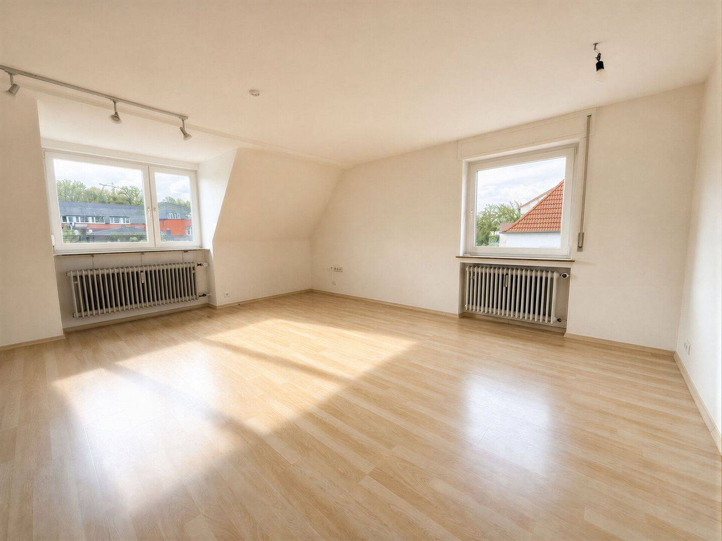 Wohnen mit Münsterblick - 3-Zimmer-Dachgeschosswohnung in ruhiger Wohnlage – Ulm – Vorschaubild 2