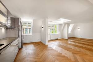 Einzelstück im Altbau. Kernsaniertes Dachgeschoss mit Blick auf St. Paul. – 80336 München – Vorschaubild 4