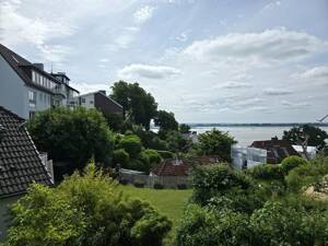 Einzigartiges Einfamilienhaus im Blankeneser Treppenviertel mit Elbblick und Garten