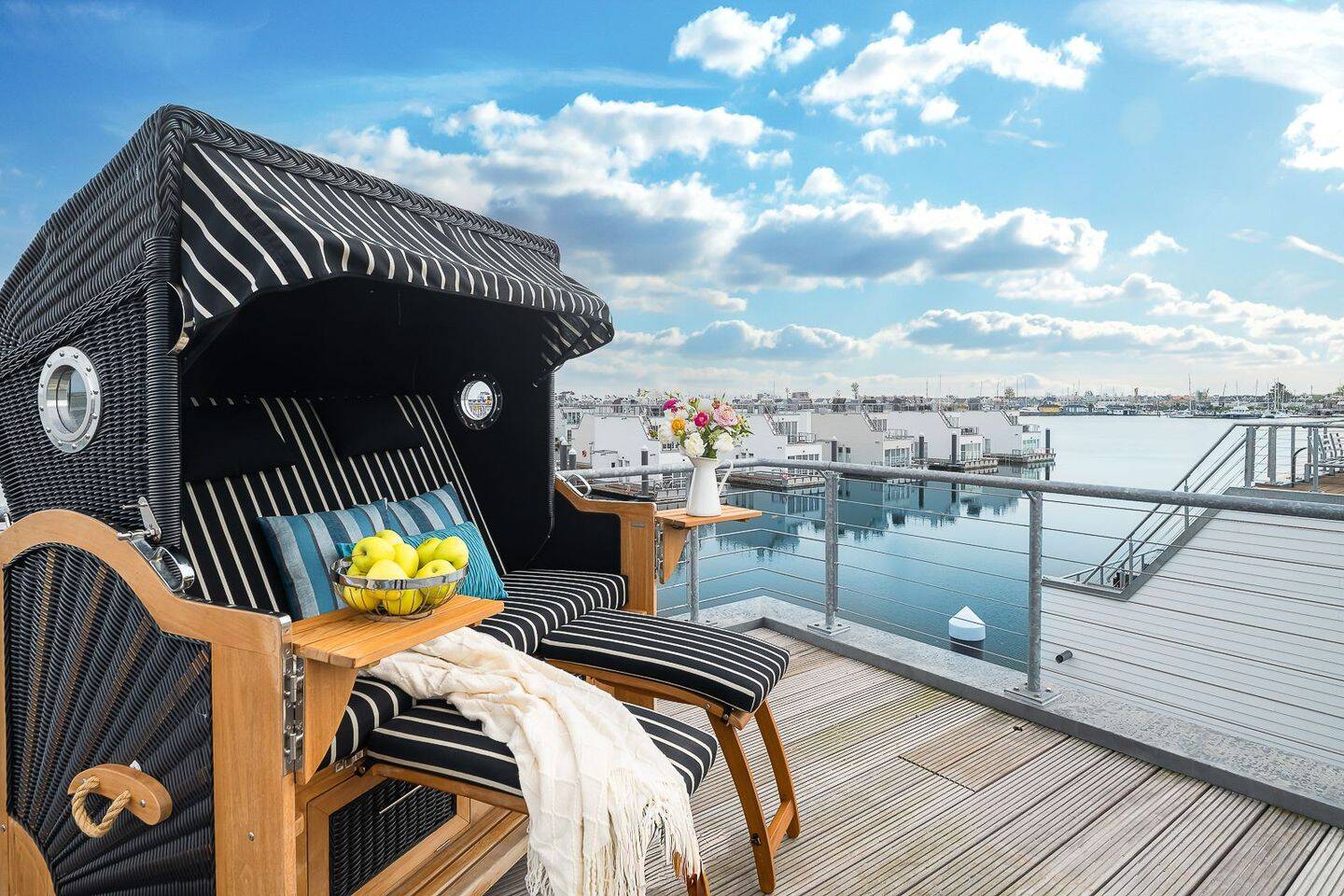 Schwimmendes Ferienhaus auf der Ostsee mit starker Rendite – Kappeln – Bild 1 von 9