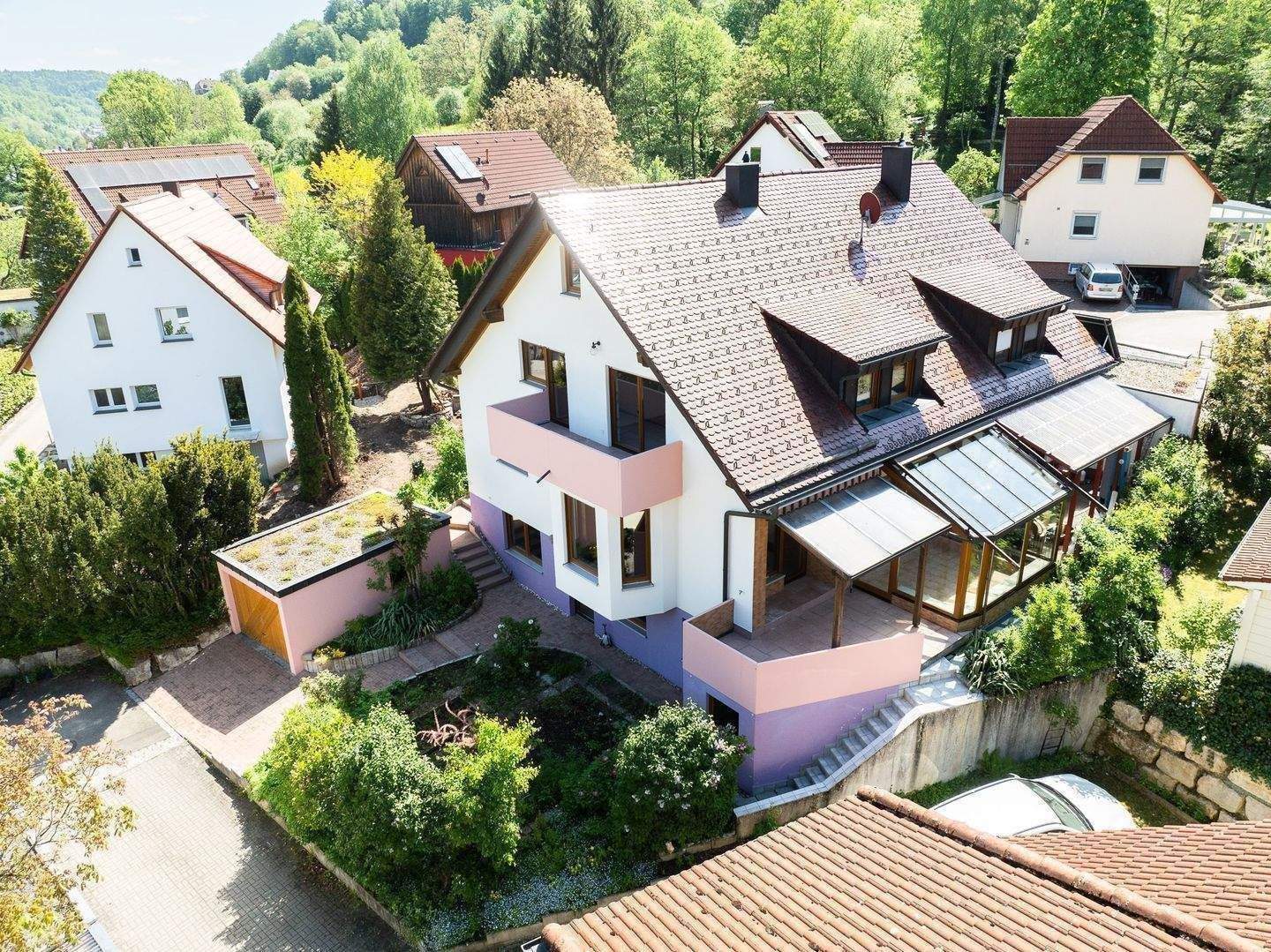 Idyllisches Familienparadies | Doppelhaushälfte mit viel Platz und Garten – Murrhardt – Bild 1 von 9
