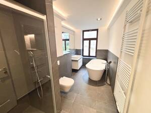 Stilvoll! + Erstbezug + Parkett + Fußbodenheizung + Tageslichtbad mit Wanne & Dusche + LED-Licht – 4177 Leipzig – Vorschaubild 3