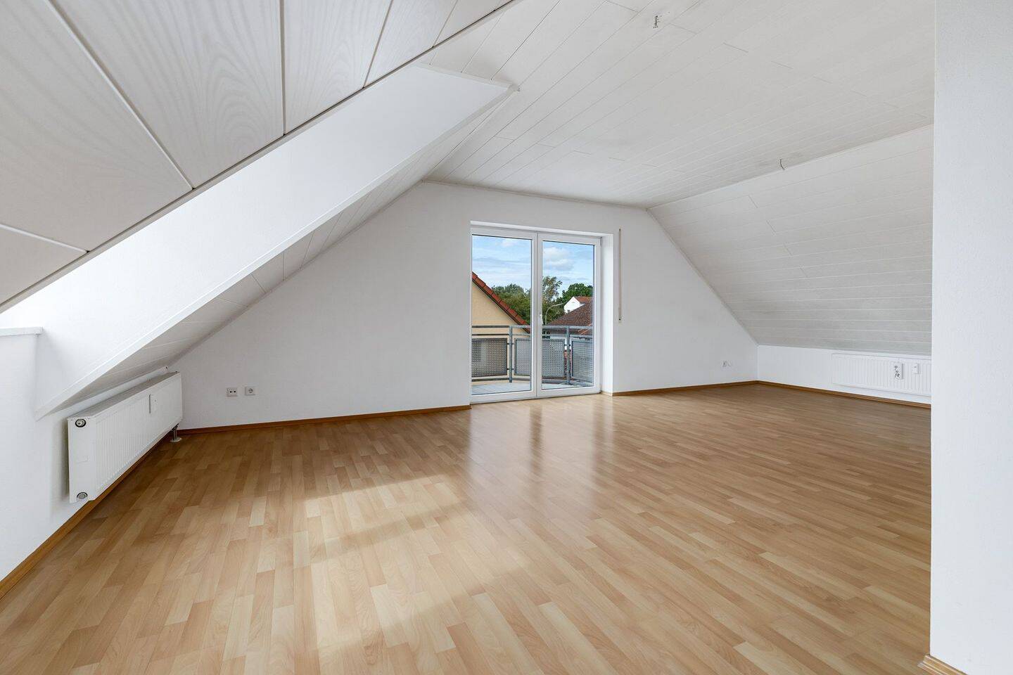 Dachgeschosswohnung in zentrumsnaher Lage des Ingolstädter Südosten inkl. TG-Stellplatz und EBK! – Ingolstadt – Vorschaubild 8