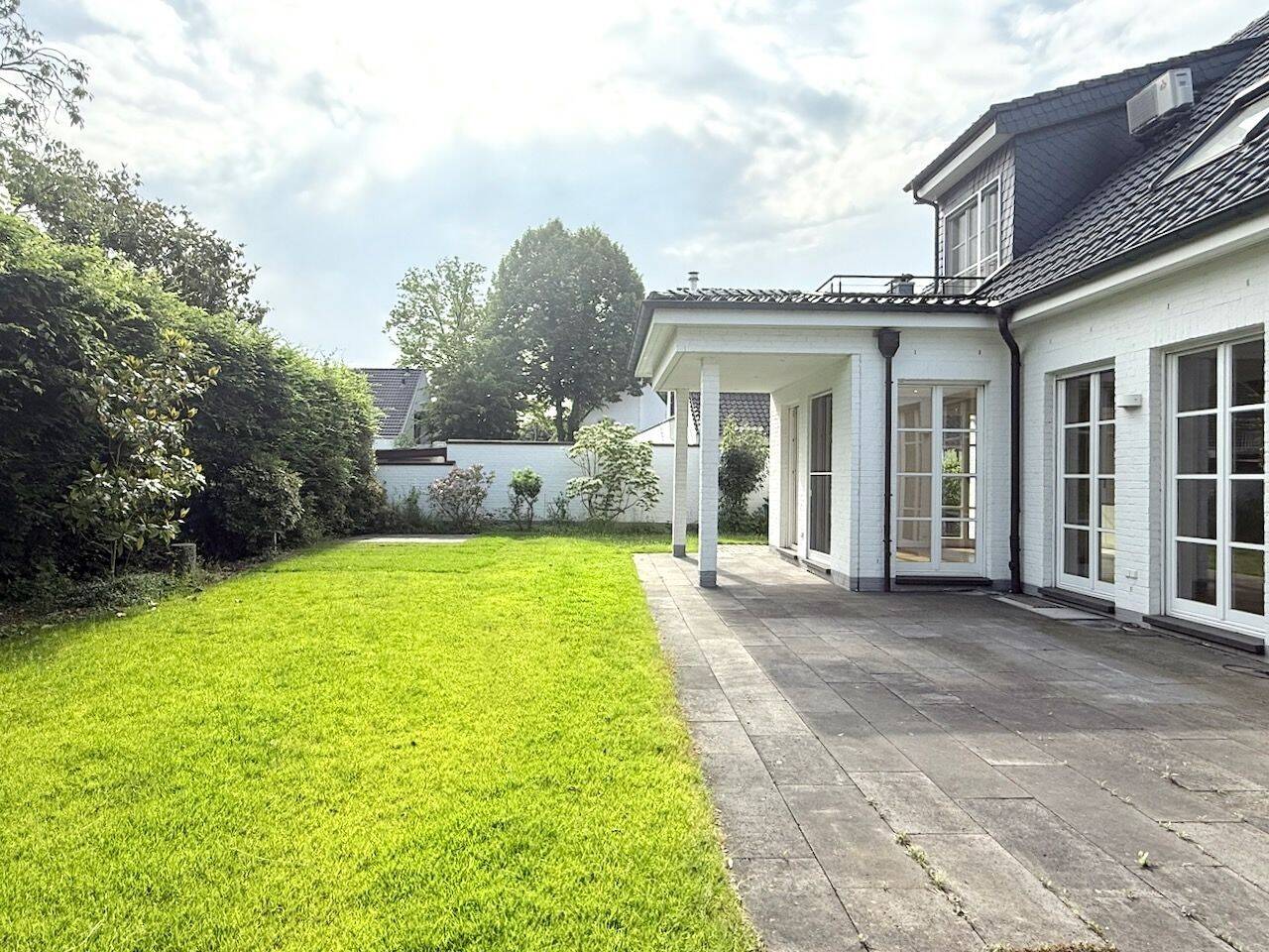 Weiße Siedlung - Großzügige und renovierte Familien-Villa mit Garten und zwei Garagen – Düsseldorf – Vorschaubild 7