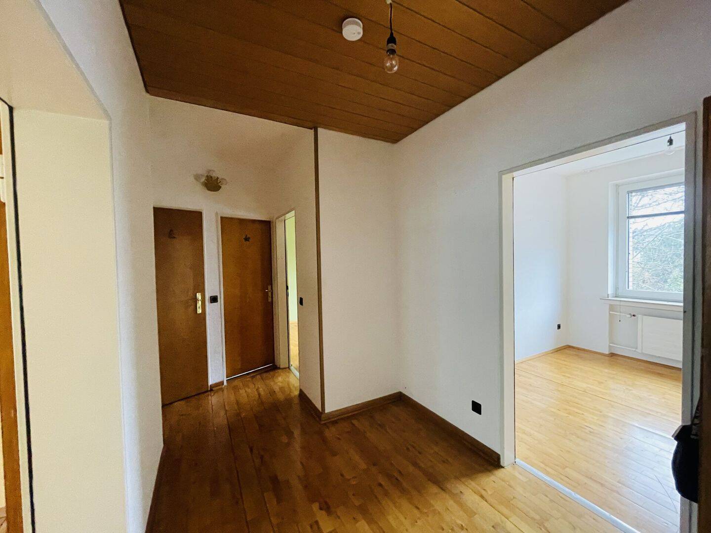 4-Zimmer WG-vermietete Wohnung in Düsseldorf-Eller - ca. 1.850 € Warmmiete – Düsseldorf – Vorschaubild 2