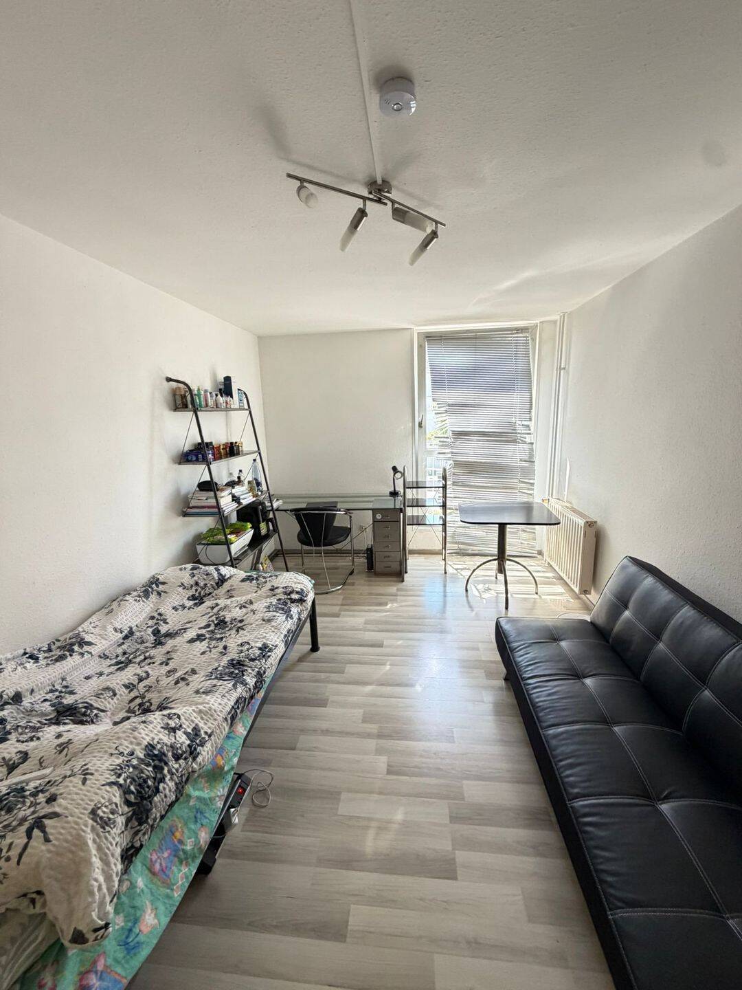 Voll möbliert Studio Apartment