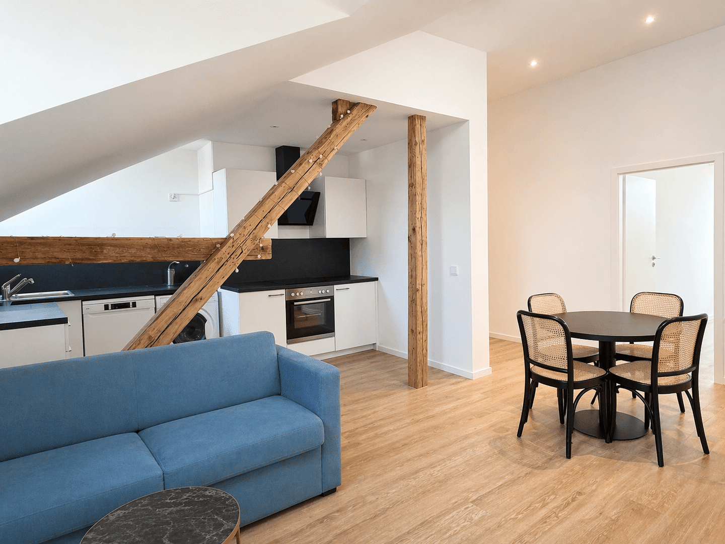 Moderne 2-Zi.-Whg. mit Charme - möbliert & offene Küche – Düsseldorf – Vorschaubild 2