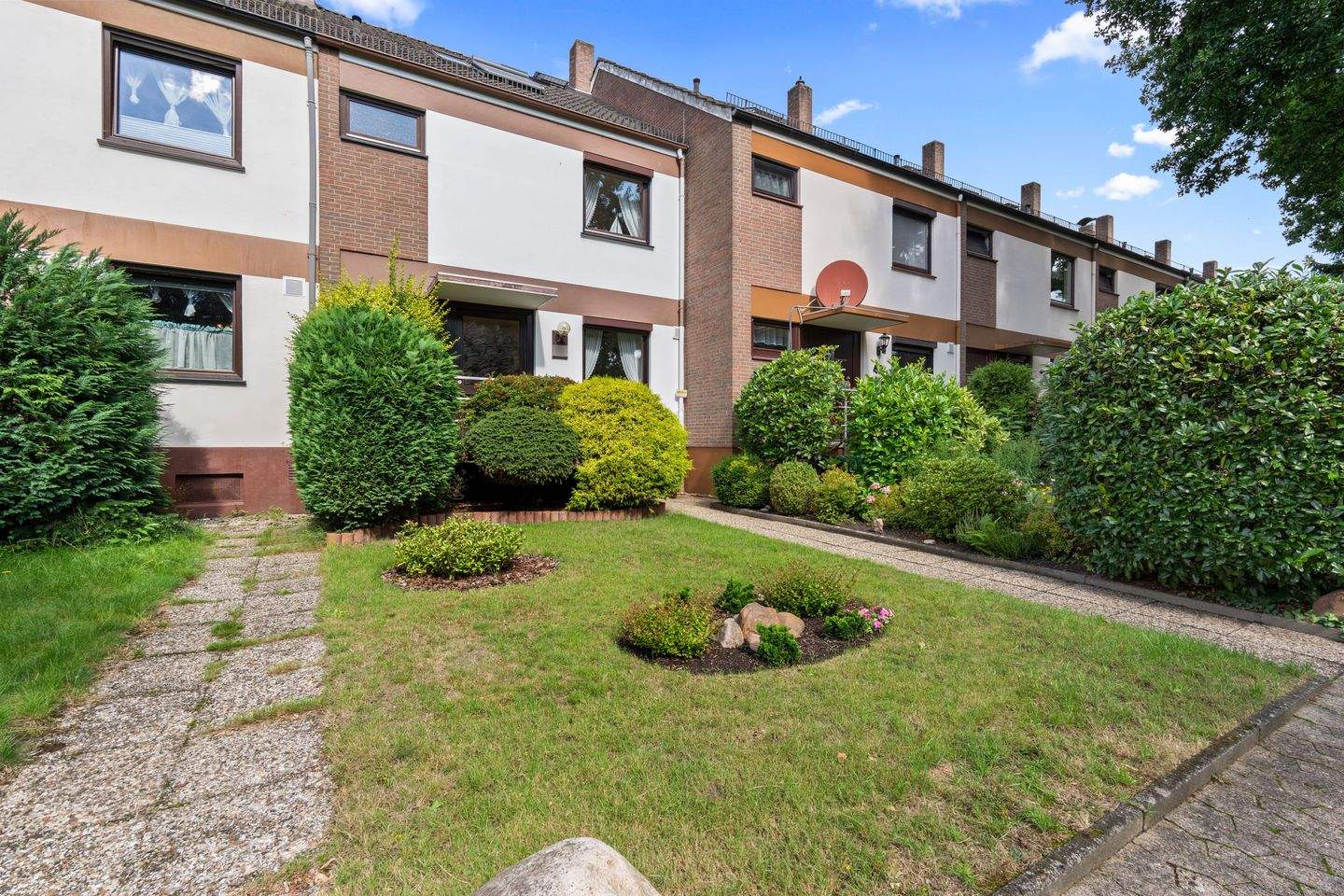 Reihenmittelhaus mit Garten und Garage – Bremen – Bild 1 von 9