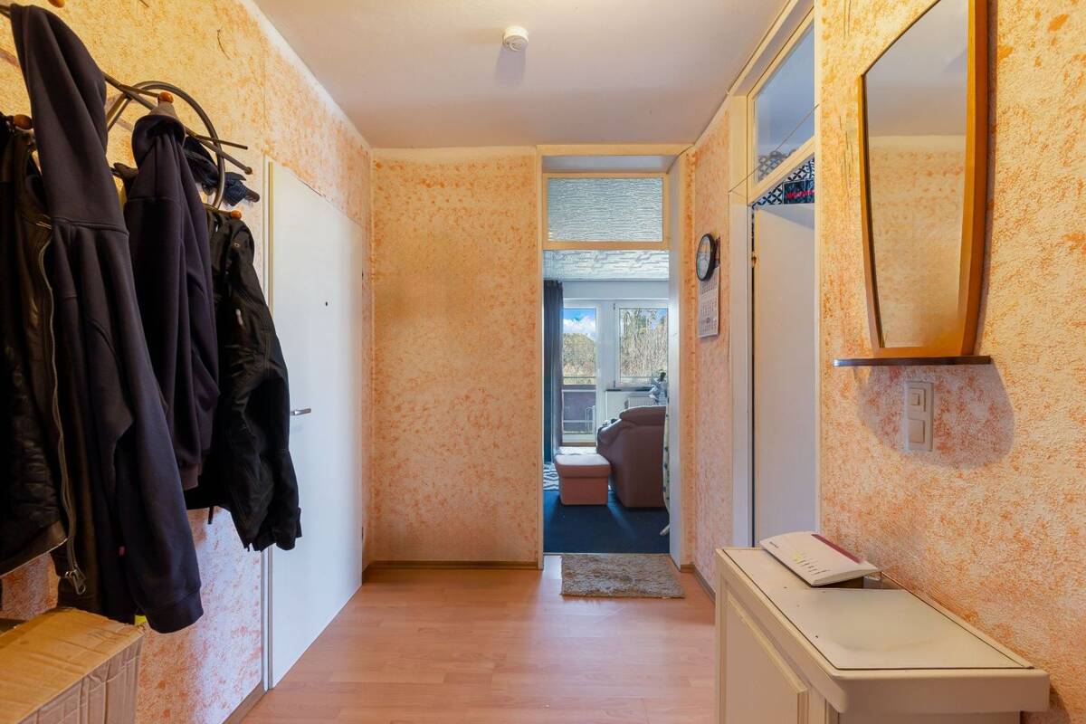 Sanierungsbedürftige Etagenwohnung in Leverkusen-Lützenkirchen – 51381 Leverkusen – Bild 1 von 9