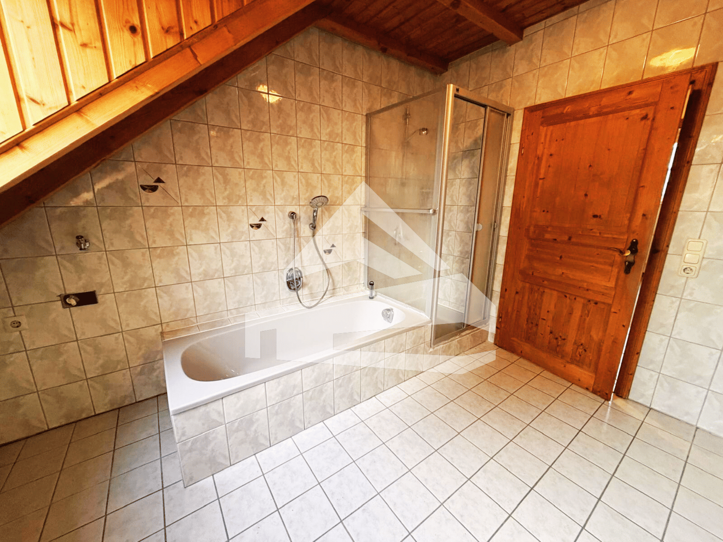 Charmantes Zweifamilienhaus mit 10 Zimmern, Kamin, Terrasse & Balkon – Vielseitig nutzbar in idyllischer Lage – Plößberg – Vorschaubild 8