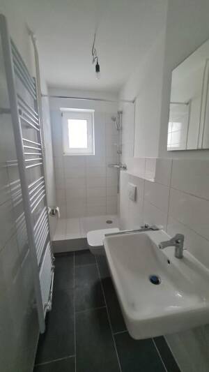 Auf gute Nachbarschaft: frisch saniert 2-Zimmer-Wohnung für Singles – 24143 Kiel – Vorschaubild 3